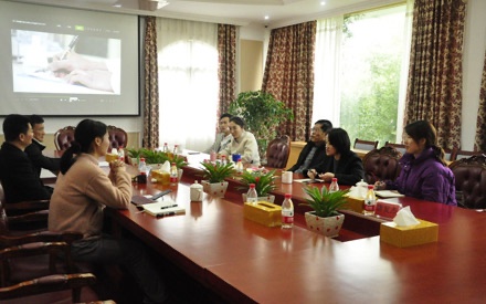 省政府參事室特約研究員、四川縣域企業(yè)家委員會理事長謝光大，四川縣域企業(yè)家委員會秘書長侯佳等來公司調(diào)研