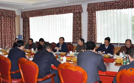 中國石油煉油與化工分公司煉化板塊副總經(jīng)理?xiàng)钐炜恍衼砩湛疾煺{(diào)研